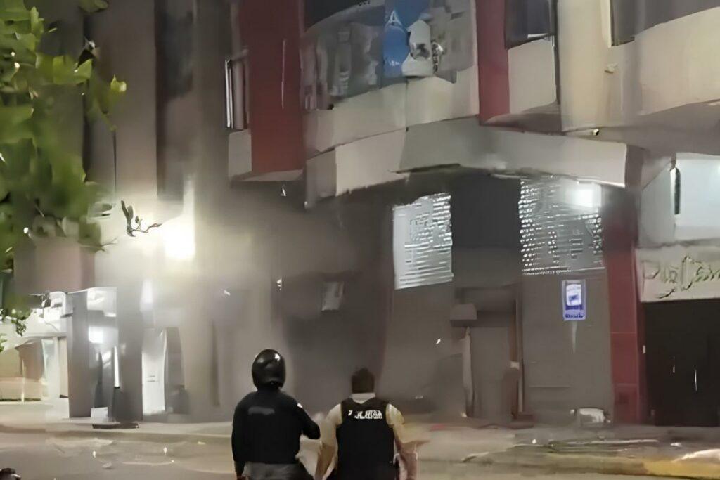 Imagen de la noticia: Agencia de Regulación y Control Minero es atacada con explosivos en Machala: esto se sabe del atentado