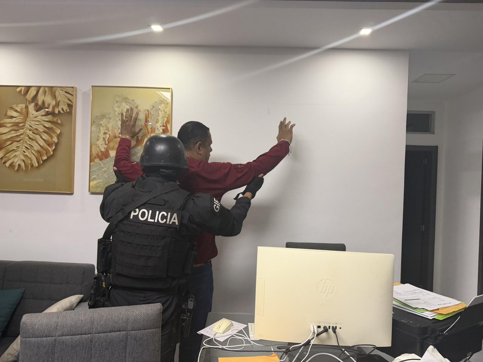 Allanan vivienda del alcalde de Esmeraldas, Vicko Villacís: esto se conoce