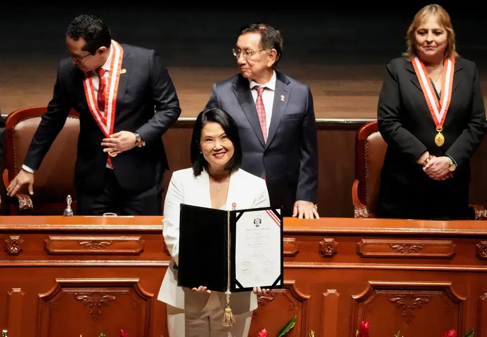 Keiko Fujimori recibe credenciales: promete unidad y destaca histórico triunfo