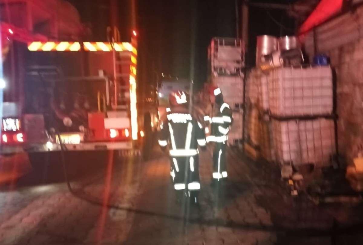 Voraz incendio consume una bodega de plásticos en el sur de Quito: esto se sabe