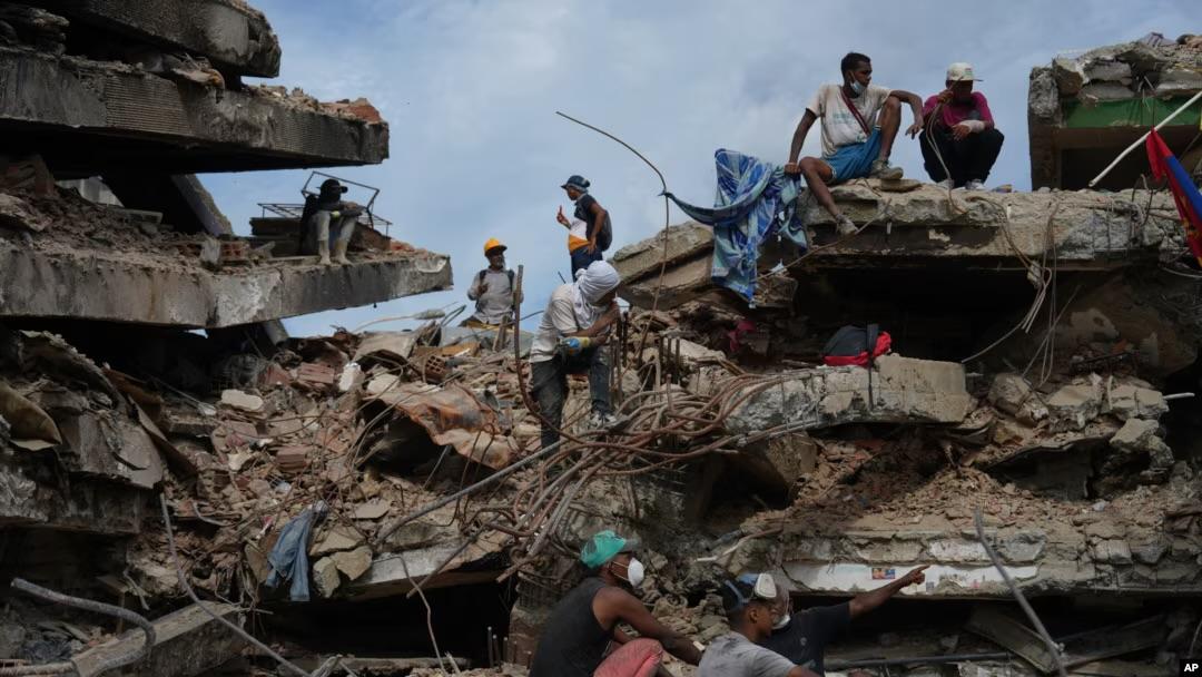 Terremoto en Venezuela: a un mes, familias siguen viviendo entre carpas y ruinas