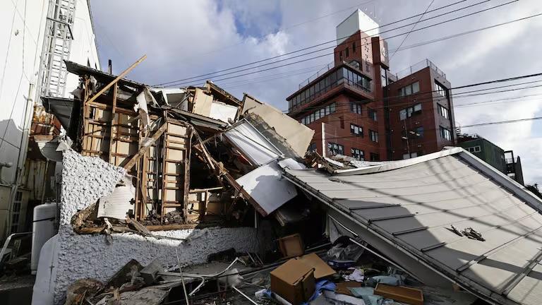 Japón reporta 13 muertos tras terremoto 7,1: sigue búsqueda