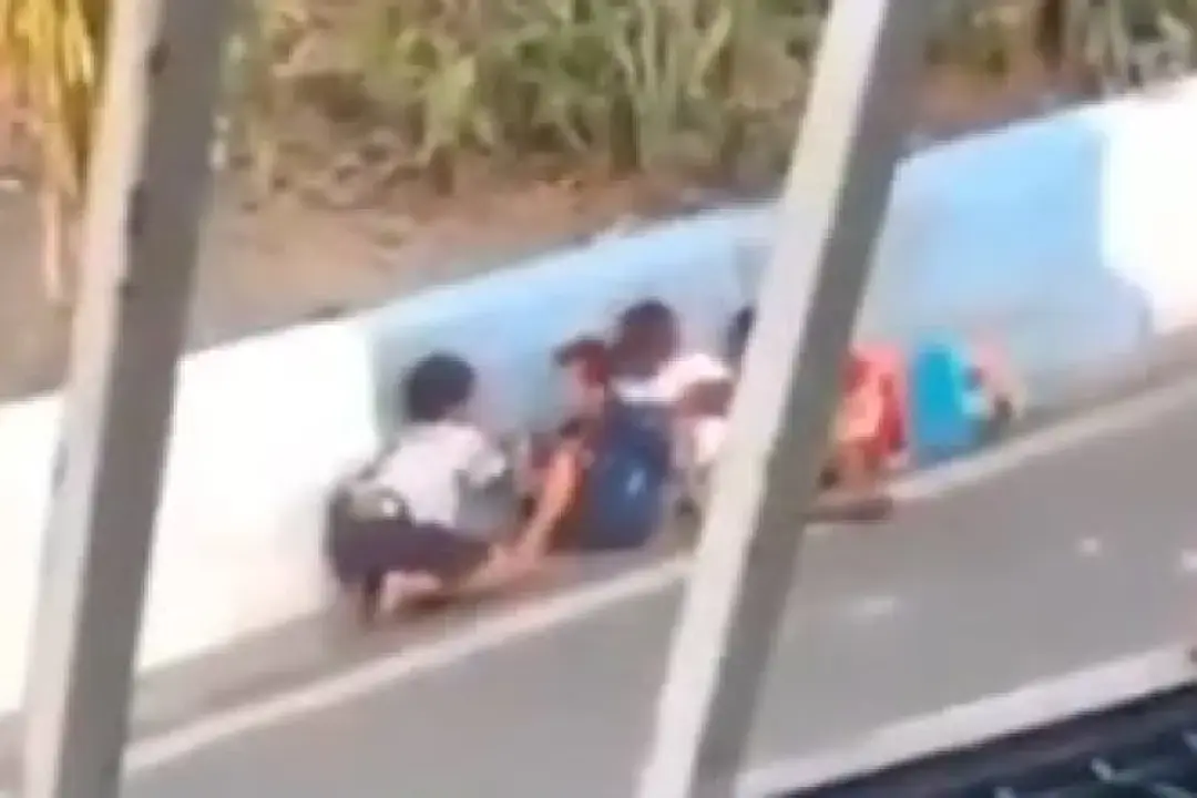 Imagen de la noticia: Niños quedan atrapados en medio de un ataque armado en Guayaquil: el momento queda registrado en video