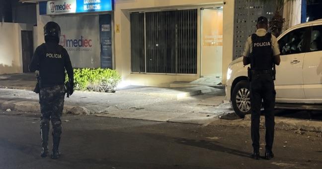 Imagen de la noticia: Sicarios atacan a tiros a un hombre en una camioneta en Manta, Manabí