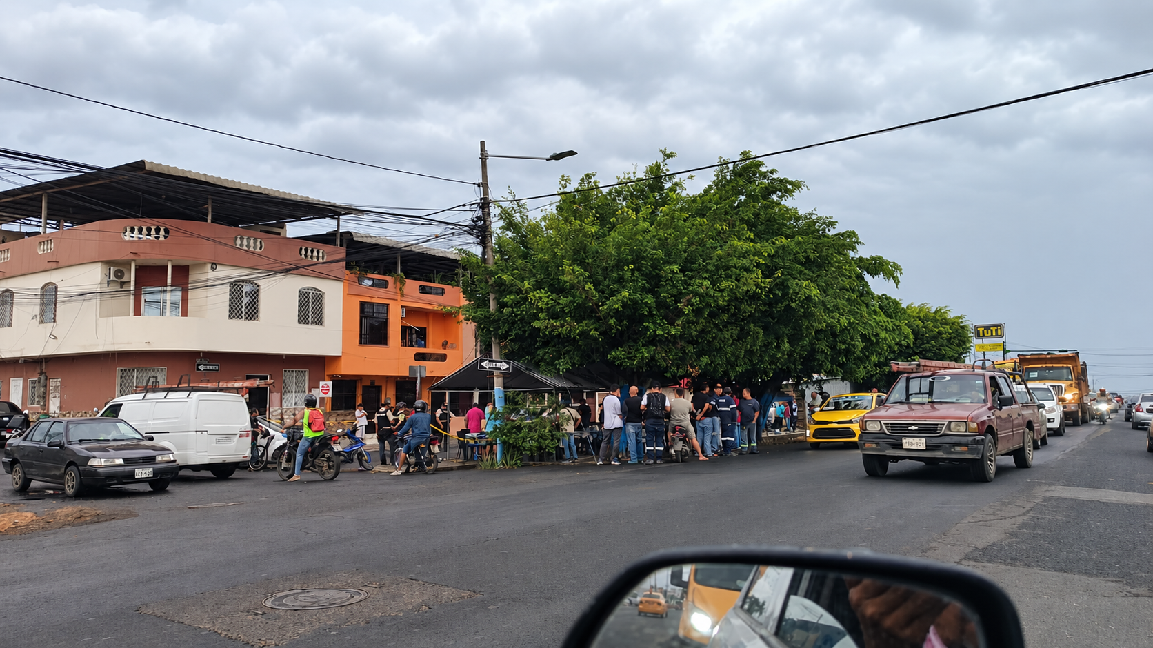 Sicarios atacan a tiros a un hombre en Manta, Manabí, tras finalizar la primera jornada del toque de queda