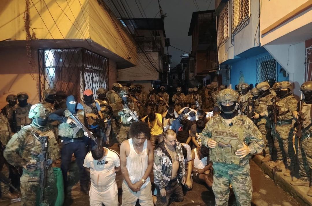 Imagen de la noticia: “Fin del reinado del terror”: capturan a 15 de “Los R”