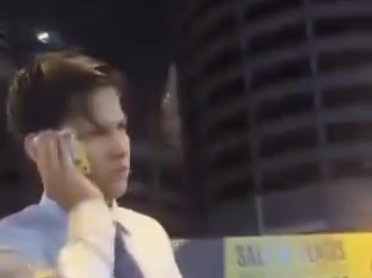 Conductor ebrio intenta llamar con una tarjeta: video se viraliza