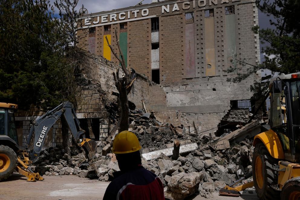 Explosión en cuartel de Bolivia deja nueve muertos