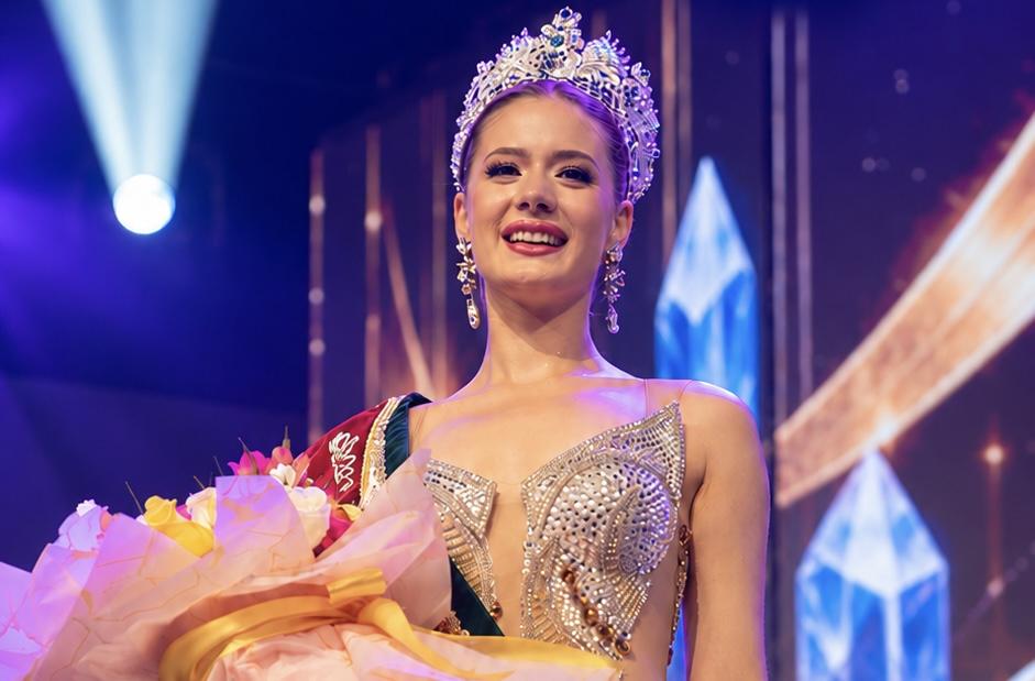 Leidy Álvarez fue elegida Reina de Manabí 2026