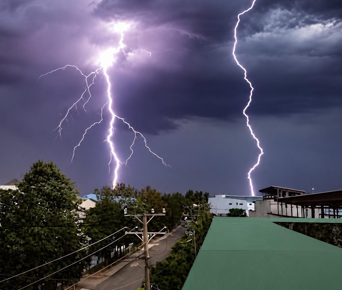 Lluvias con truenos y relámpagos se registran en Manta