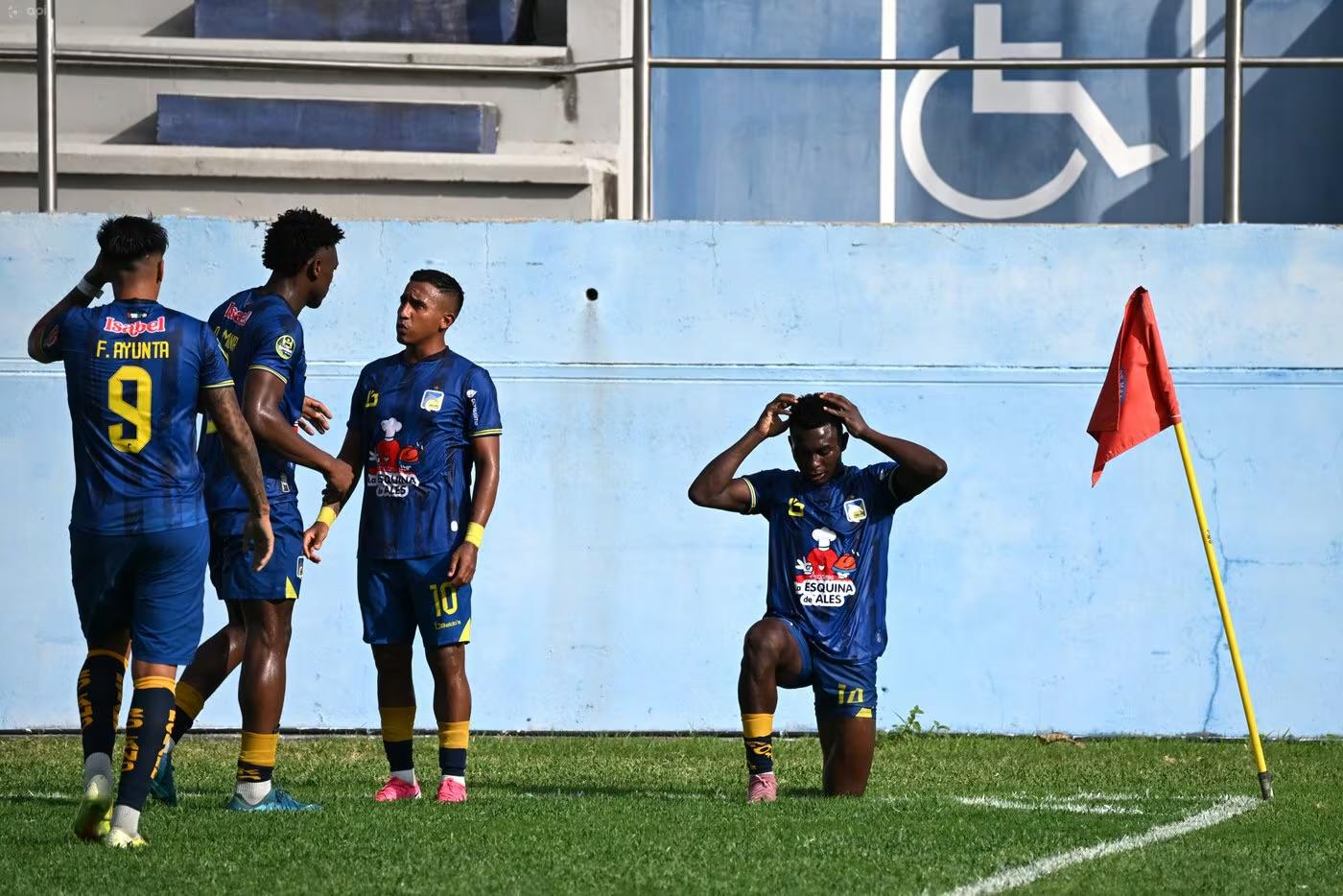 Delfín remonta ante Mushuc Runa y gana en Manta