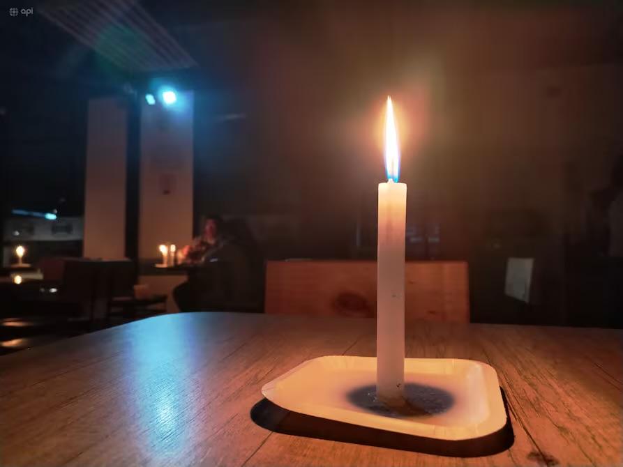 Reportan cortes de luz en varios sectores del Ecuador mientras el Gobierno descarta racionamientos