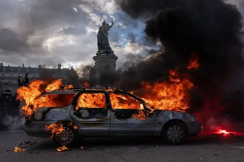 Francia pide toques de queda tras violentas protestas