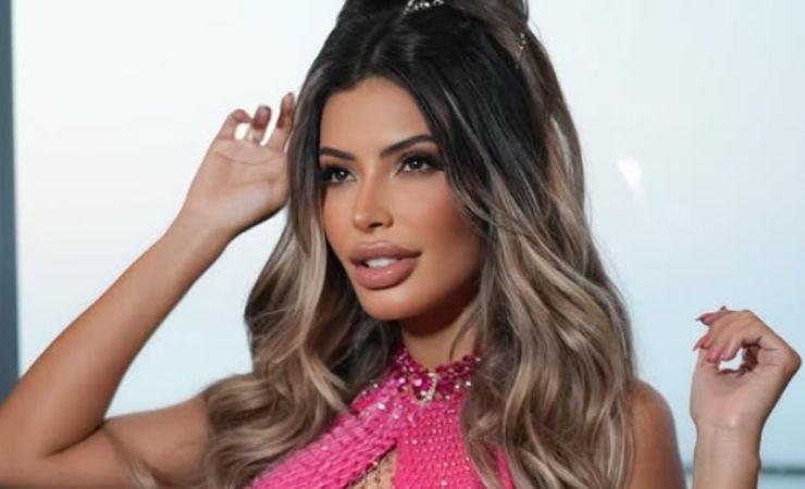 La modelo más bella según IA exige que su pareja pague una “cuota de belleza” mensual