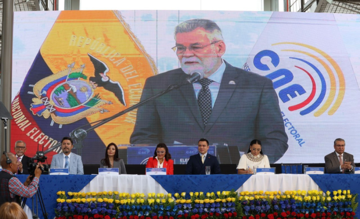 Imagen de la noticia: Daniel Noboa y María José Pinto reciben credenciales en ceremonia solemne del CNE