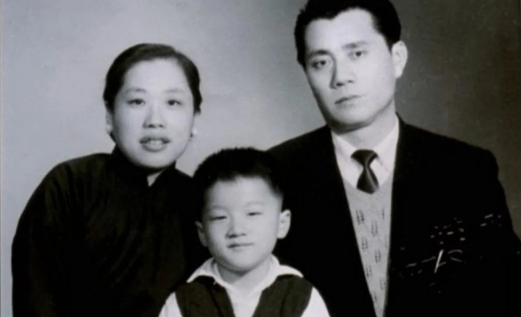 Imagen de la noticia: El padre de Jackie Chan fue espía del gobierno chino y “Chan” no es su verdadero apellido