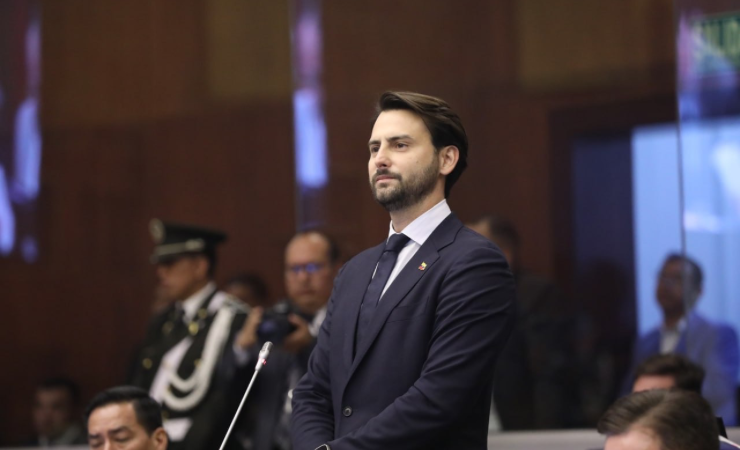 Imagen de la noticia: Niels Olsen sigue al frente de la Asamblea Nacional tras fallido intento de apelación del correísmo
