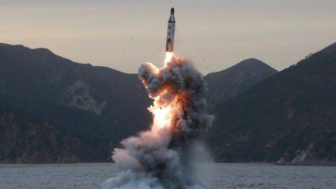 Imagen de la noticia: Corea del Norte desafía al mundo lanzando 4 misiles hacia aguas de Japón