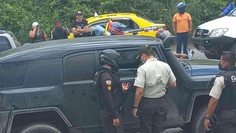 Imagen de la noticia: En Santo Domingo, sicarios asesinaron a un hombre a bordo de su vehículo