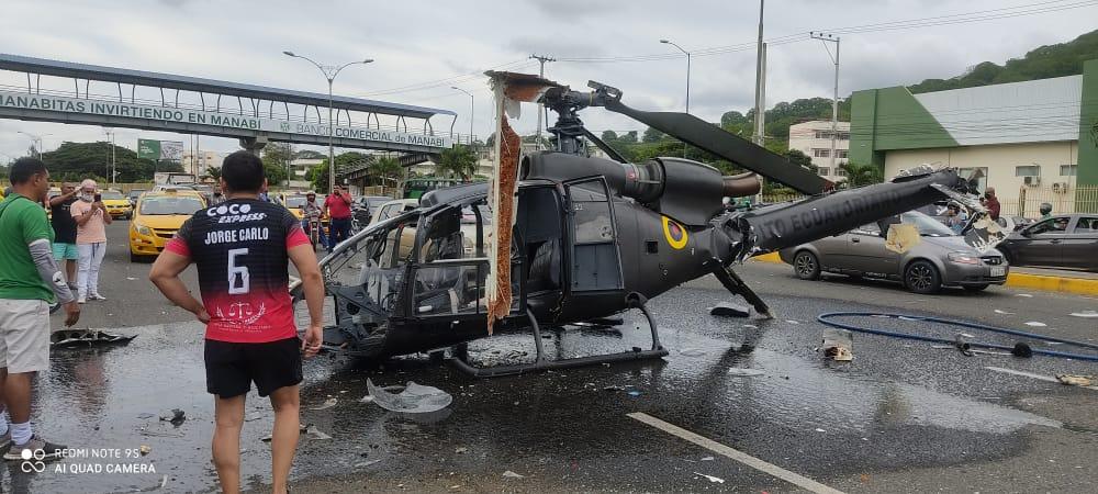 Imagen de la noticia: Helicóptero se estrella en Portoviejo.