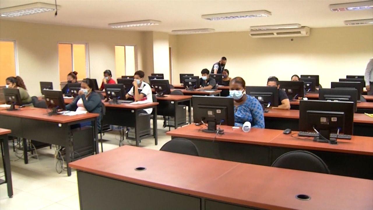 Imagen de la noticia: Conozca qué sucedió con el examen Transformar y qué dice el Senescyt al respecto