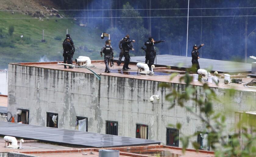 Imagen de la noticia: Amotinamiento en cárcel deja 20 reclusos fallecidos