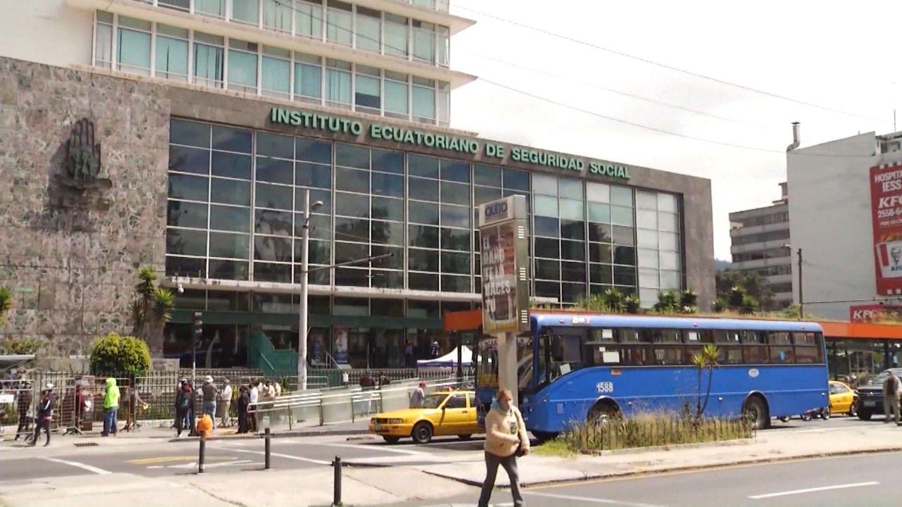 Imagen de la noticia: IESS y Ministerio de Salud adeudarían millones a proveedores