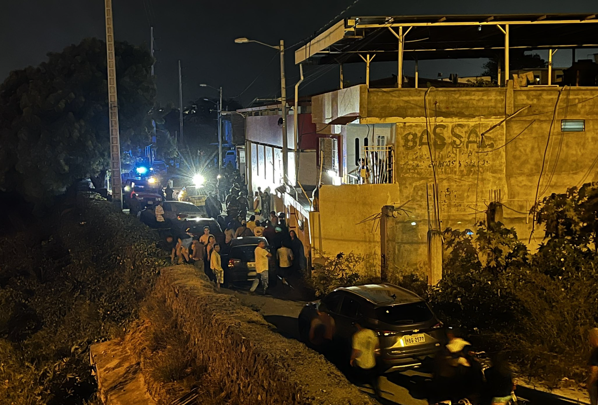 Imagen de la noticia: Masacre en Manta: Siete personas asesinadas en una casa durante un apagón