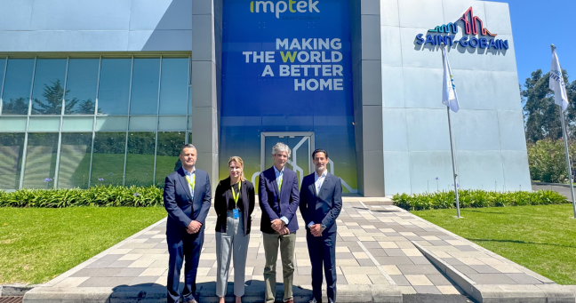 Imagen de la noticia: Altos ejecutivos de Saint-Gobain visitan planta industrial de Imptek