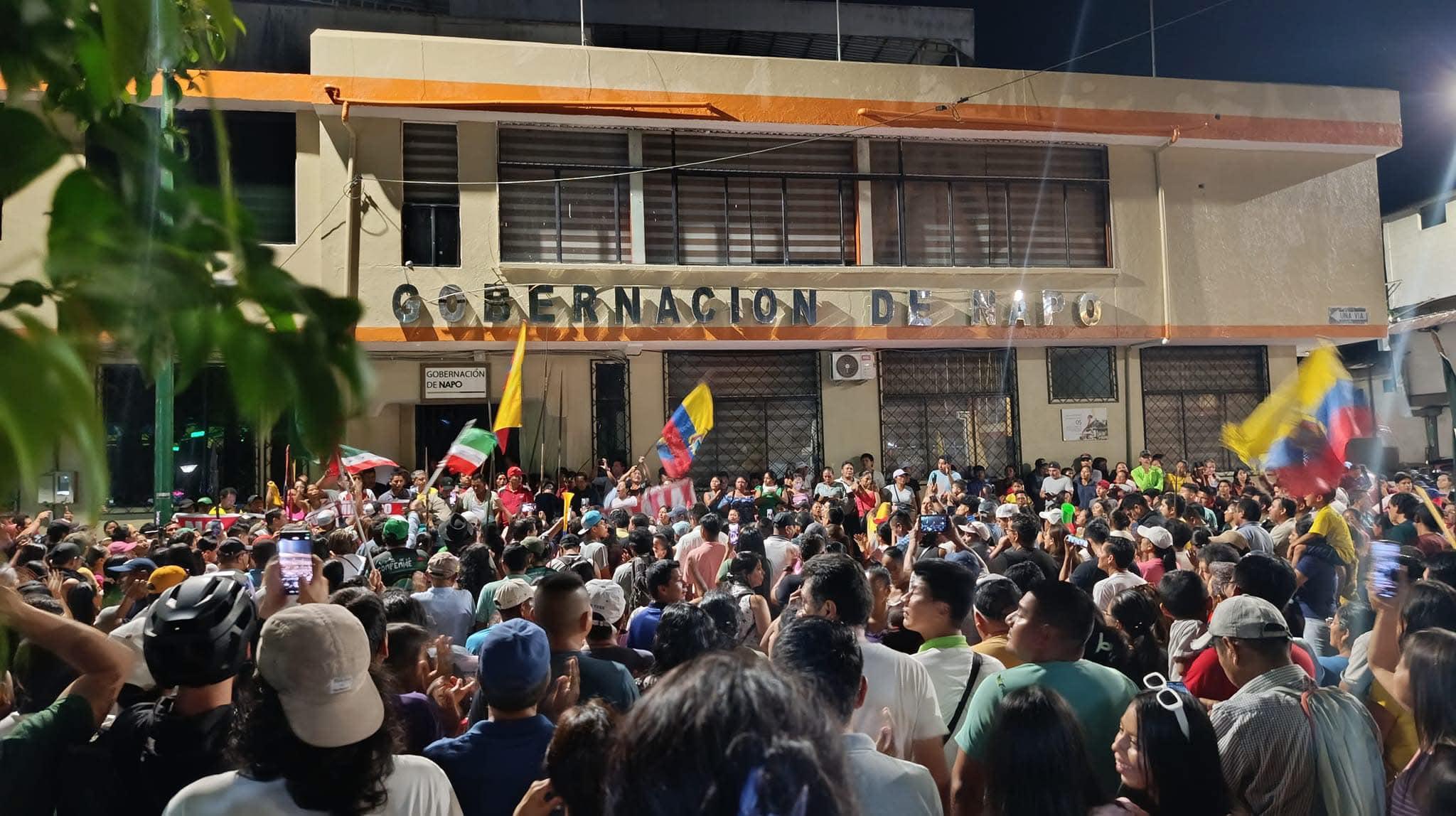 Imagen de la noticia: Manifestantes se toman la gobernación de Napo, Ecuador