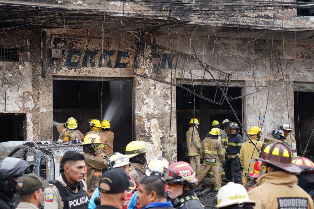 Imagen de la noticia: Voraz incendio en local de colchones en vía a Daule: Dos fallecidos