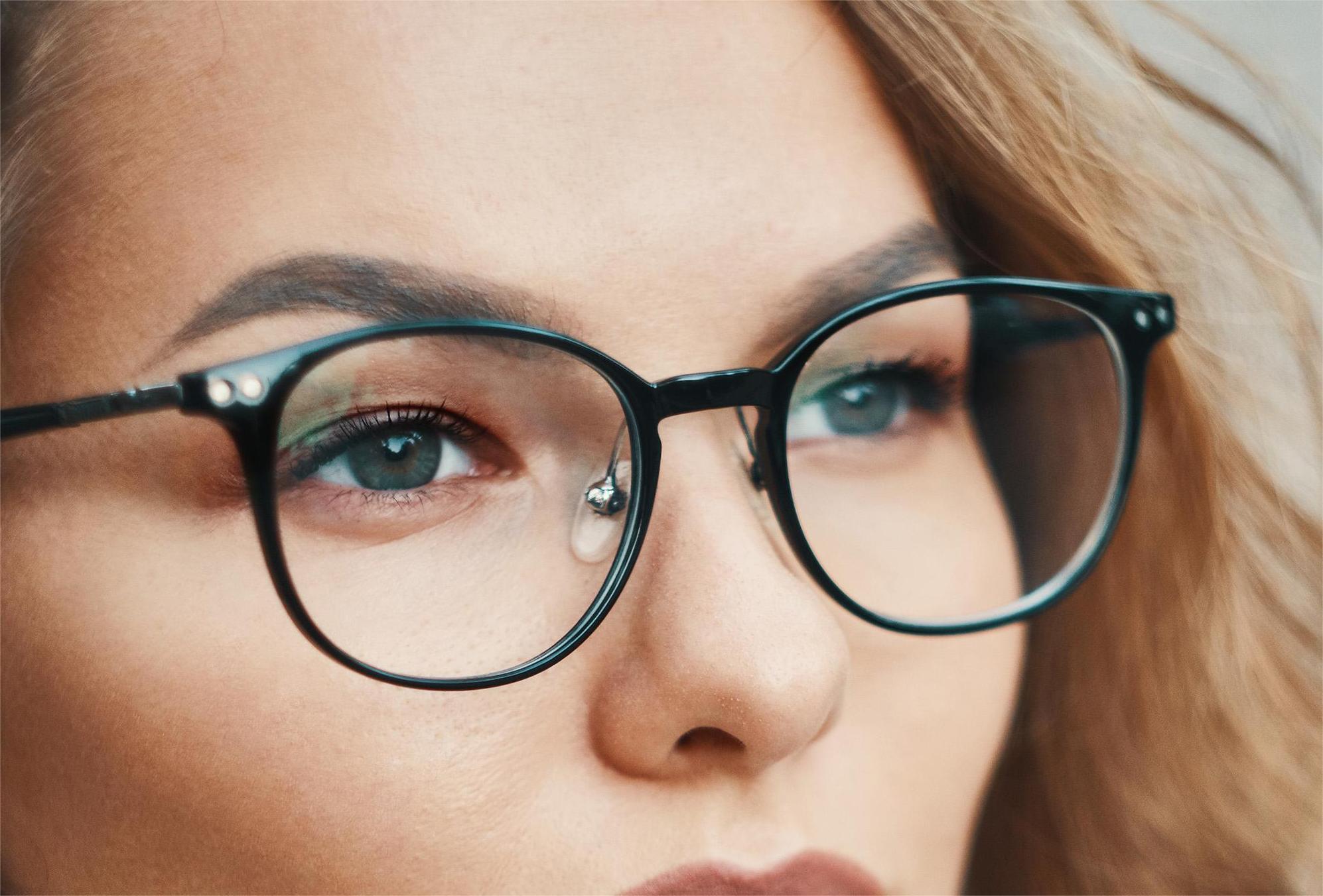 Imagen de la noticia: Maquillaje y salud ocular: Cómo cuidar tus ojos en épocas festivas