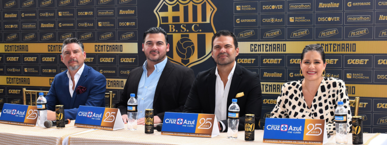 Imagen de la noticia: Cruz Azul cumple 25 años de cuidar la salud de los ecuatorianos y lo conmemora junto a Barcelona SC en su Centenario