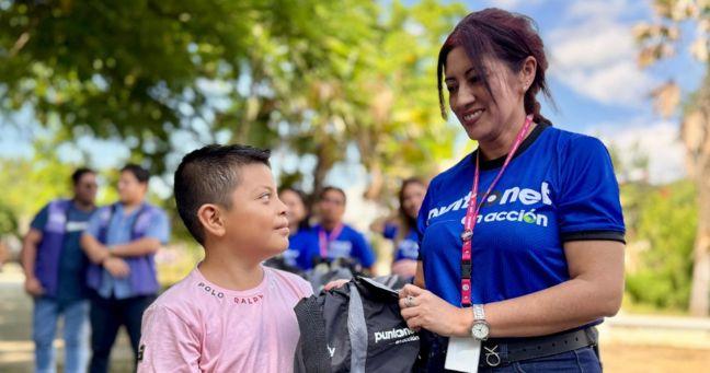 Imagen de la noticia: Puntonet impulsa la educación con entrega de útiles escolares en comunidades vulnerables afectadas por las lluvias