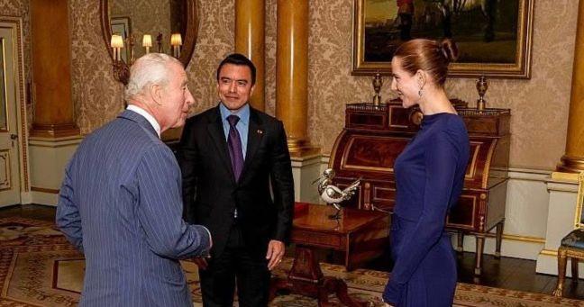 Imagen de la noticia: Daniel Noboa se reúne con el rey Carlos III en Buckingham