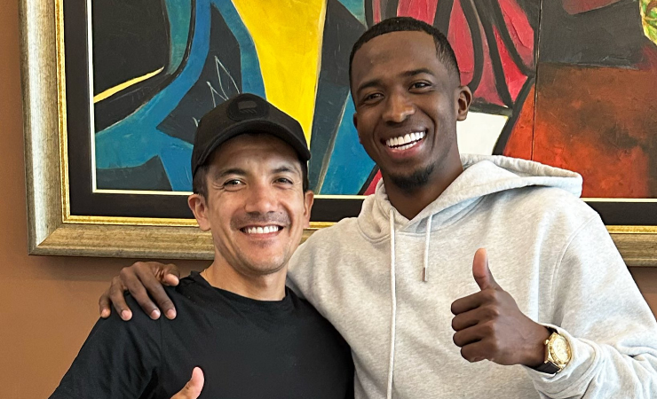 Imagen de la noticia: Encuentro de campeones: Richard Carapaz y William Pacho se reúnen antes del Ecuador vs. Perú