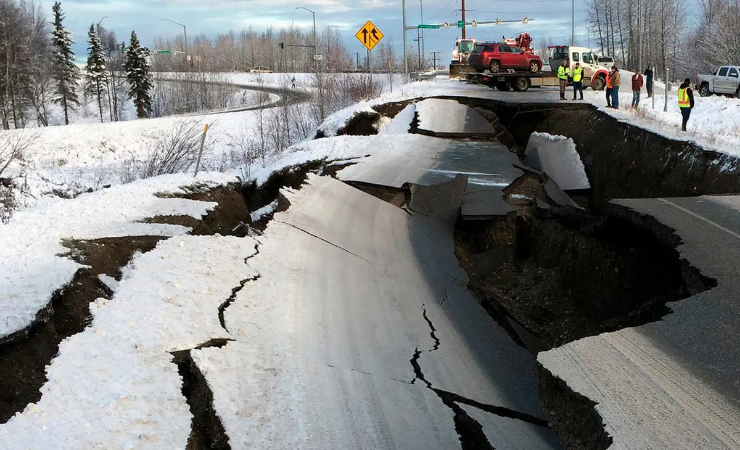 Imagen de la noticia: Terremoto de 7,3 sacude Alaska y provoca alerta de tsunami en la región
