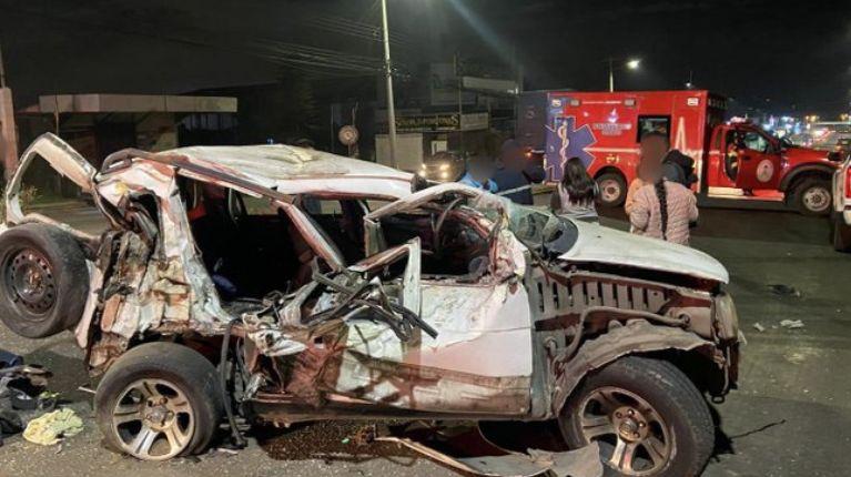 Imagen de la noticia: Choque entre volqueta y un carro liviano deja un muerto y un herido