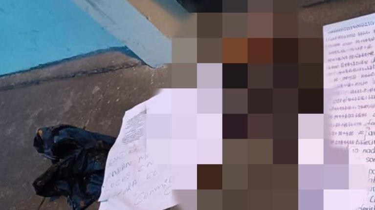 Imagen de la noticia: Cabeza humana y mensajes amenazantes afuera del Municipio de La Troncal