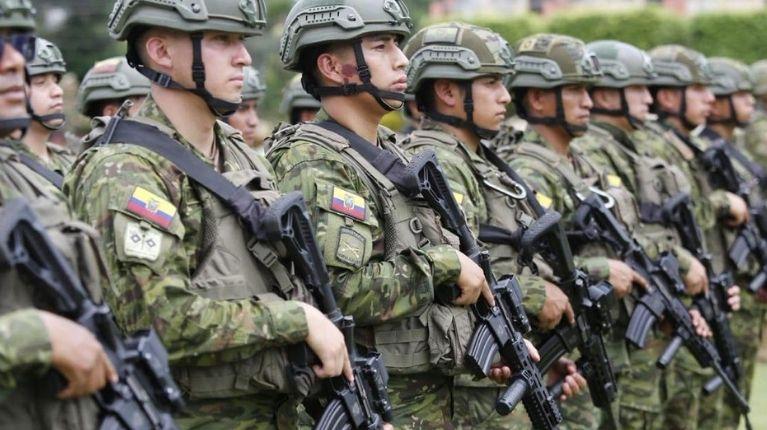 Imagen de la noticia: Militares retenidos en el paro nacional fueron liberados: uno de ellos estaría “desfigurado”