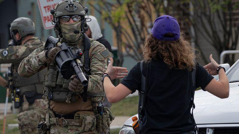 Imagen de la noticia: Chicago se convierte en campo de batalla por enfrentamientos en rechazo a advertencia de Trump