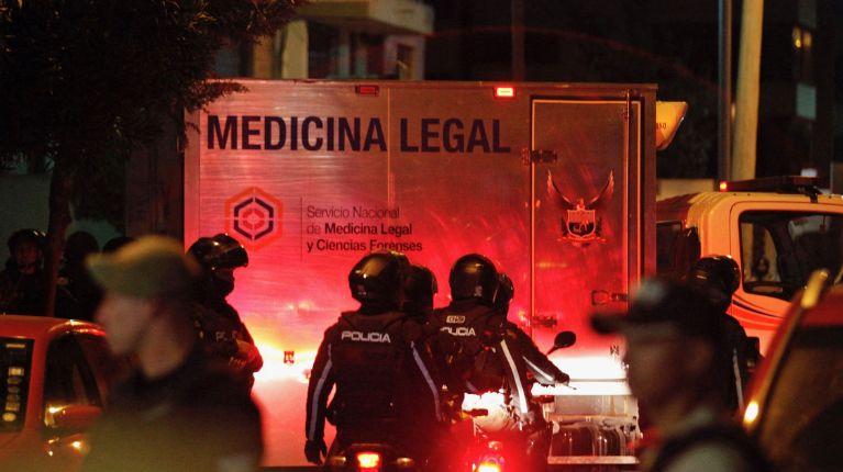 Una pareja fue atacada a tiros mientras conversaba en un barrio de Guayaquil