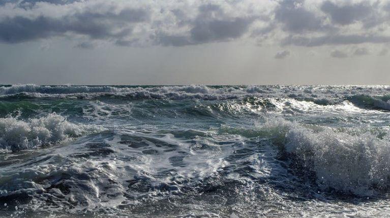 Nuevo oleaje en las costas ecuatorianas: Inocar detalló la altura y duración de las olas