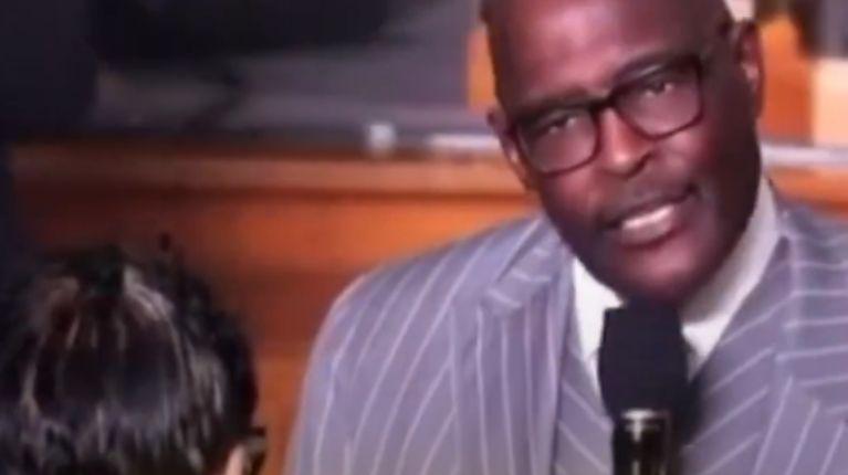 Pastor criticó a una mujer porque la donación que dio no era la que esperaba: el momento quedó grabado