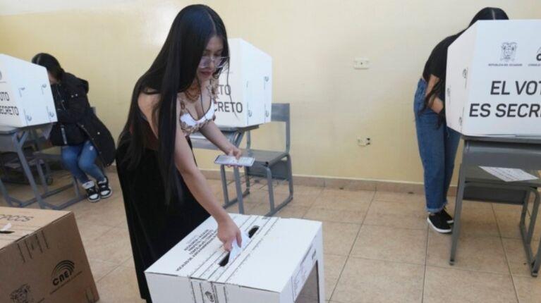 Consulta Popular y Referéndum 2025: se mantiene la prohibición de fotografiar las papeletas