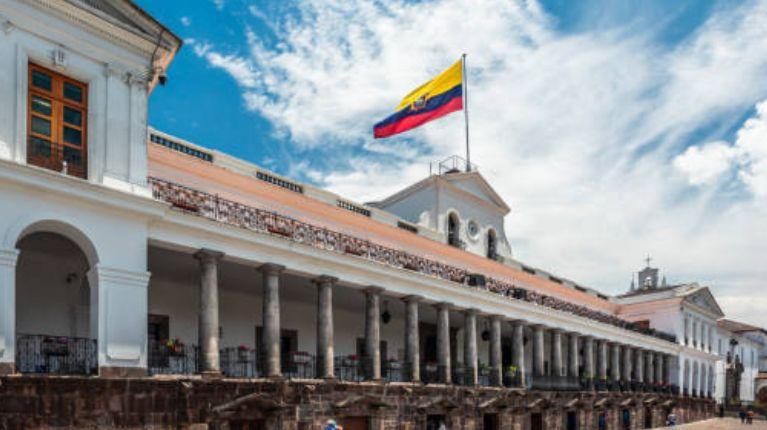 Riesgo país de Ecuador vuelve a bajar tras el fin del paro nacional