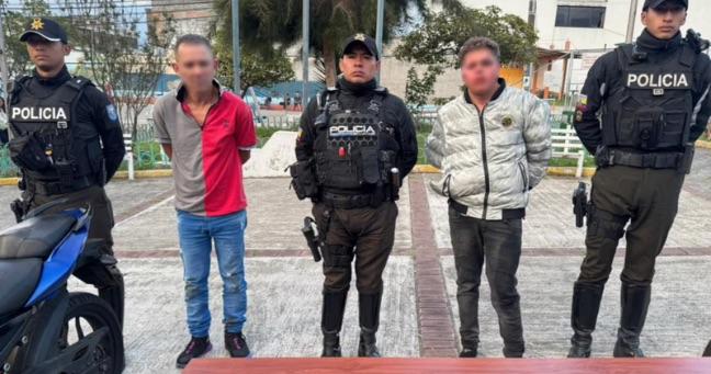 Hijo atropella a ladrones que buscan asaltar a sus padres en Quito