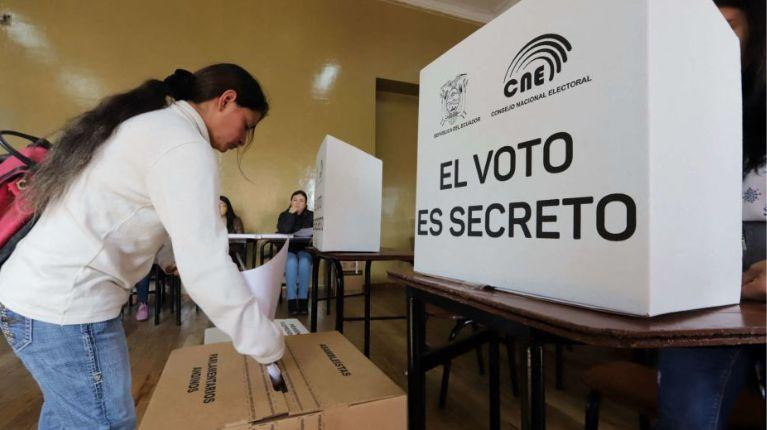 ¿Qué está prohibido en las votaciones de noviembre de 2025 y cuáles son las multas?