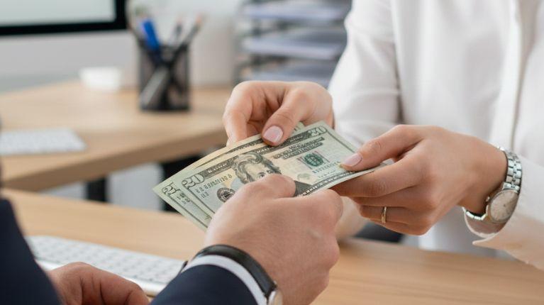 ¿Hasta cuándo se debe pagar el bono navideño en las empresas que no adelantaron el décimo?