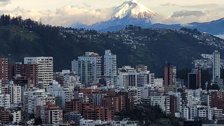 Cielos nublados, posibles lluvias y alta radiación ultravioleta este lunes 24 de noviembre en Ecuador